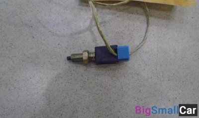 Датчик включения стоп-сигнала от Nissan Cube Z10 1998-2002 - купить Аксае