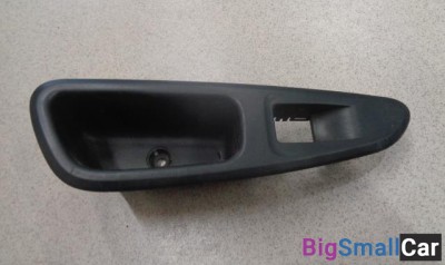 Накладка блока управления стеклоподъемниками задняя левая от Peugeot 308 1 2007-2013 - купить Аксае