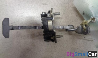 Ограничитель двери передней правой от Renault Symbol 1 1999-2008 - купить Аксае