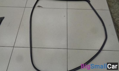 Уплотнитель двери задней правой от Nissan Cube Z10 1998-2002 - купить Аксае