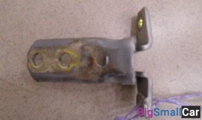 Петля двери передней левой верхняя от Mitsubishi Pajero, Montero 3 1999-2006 - купить Аксае