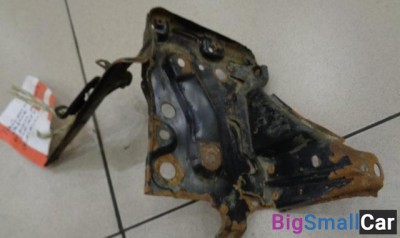 Корпус аккумулятора (крепление/подставка) от Toyota Yaris 2005-2011