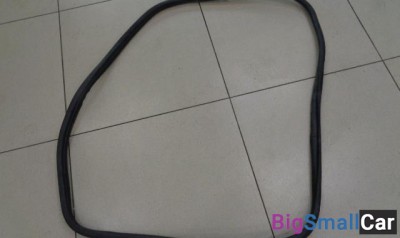 Уплотнитель проема двери задний правый от Peugeot 307  2001-2008 - купить Аксае