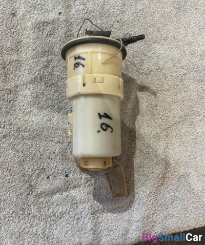 Насос топливный Toyota IST 1NZ - купить Аксае