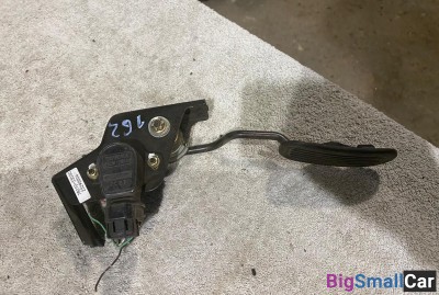 Педаль газа Toyota Camry 30