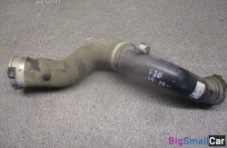 Патрубок наддувочного воздуха n13 (13 Подготовка и регулир. рабочей смеси) 13717597587